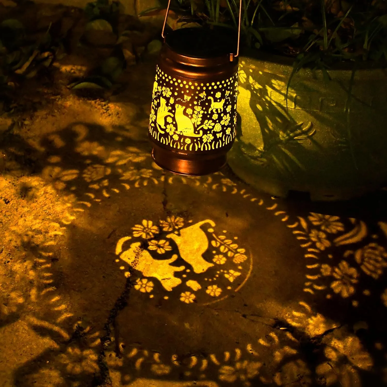 Cat Lover Gifts for Mom Women Gift Cat Solar Lantern Outdoor Birthaday Gifts for Mom Metal Decorative Lanterns for Yard Patio Lawn Solar Garden Decor