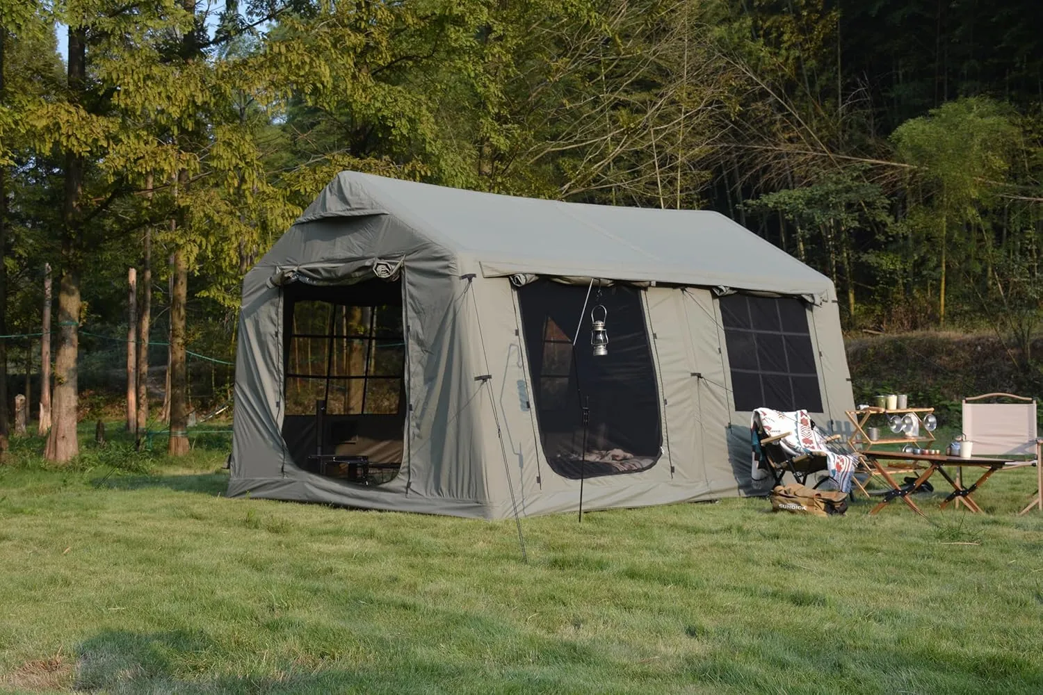 Inflatable Camping Tent with Hand Pump,Waterproof and Windproof,Blow up Tent w/Canopy,Portable Air Glamping Tents,4 Seasons,Easy Setup for 7-8 People
