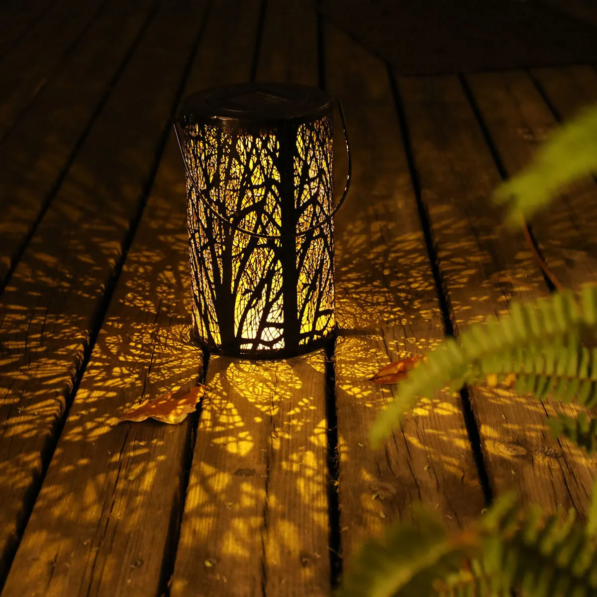 LED Solar Lantern Hanging Light Outdoor Garden Courtyard Retro Hollow Out Projection Lamp