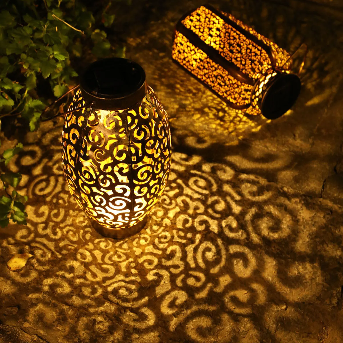 LED Solar Lantern Hanging Light Outdoor Garden Courtyard Retro Hollow Out Projection Lamp