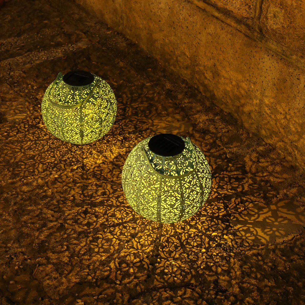 LED Solar Lantern Hanging Light Outdoor Garden Courtyard Retro Hollow Out Projection Lamp