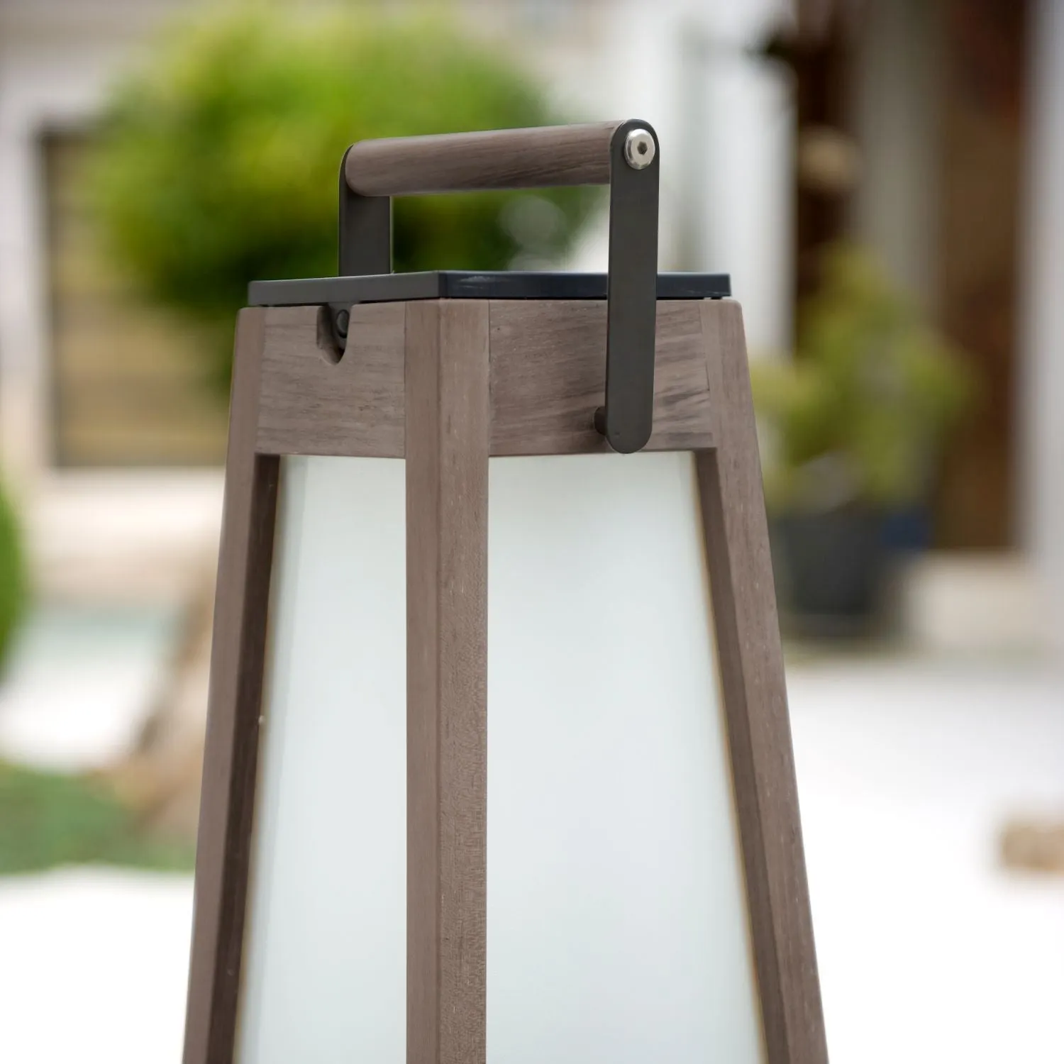Les Jardins Tecka Solar Lantern