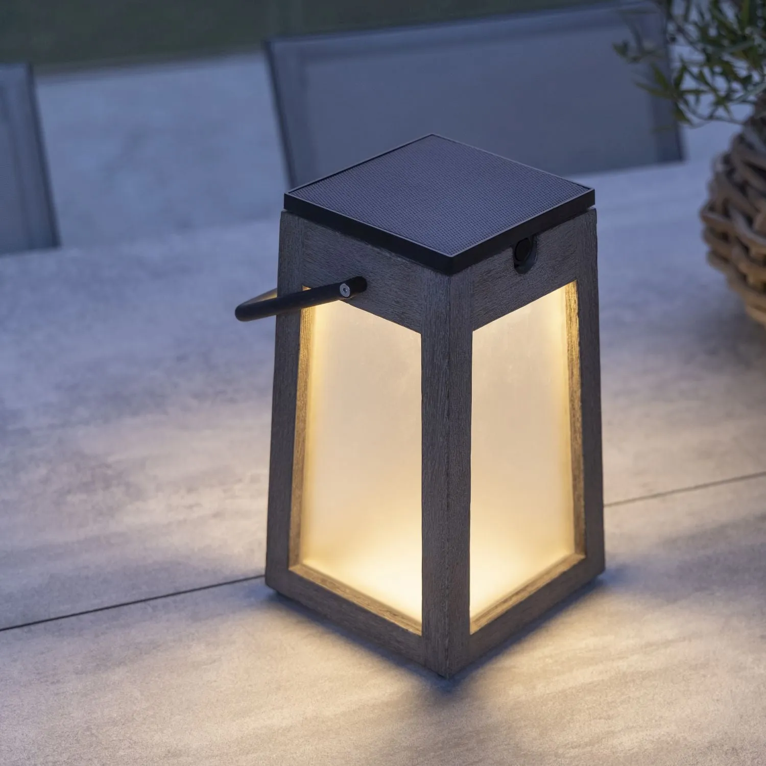 Les Jardins Tecka Solar Lantern