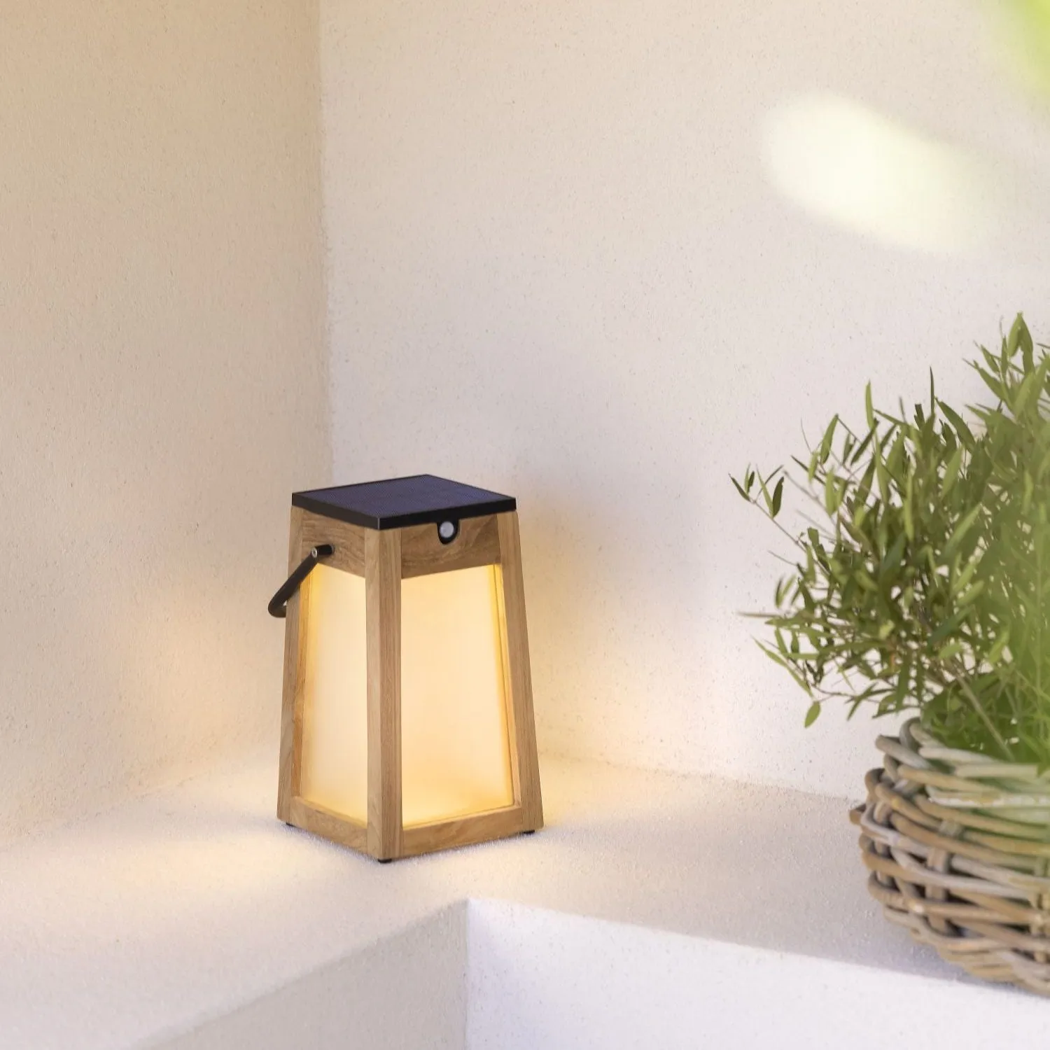 Les Jardins Tecka Solar Lantern