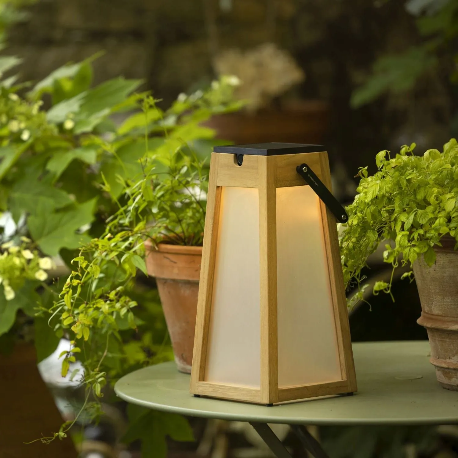Les Jardins Tecka Solar Lantern