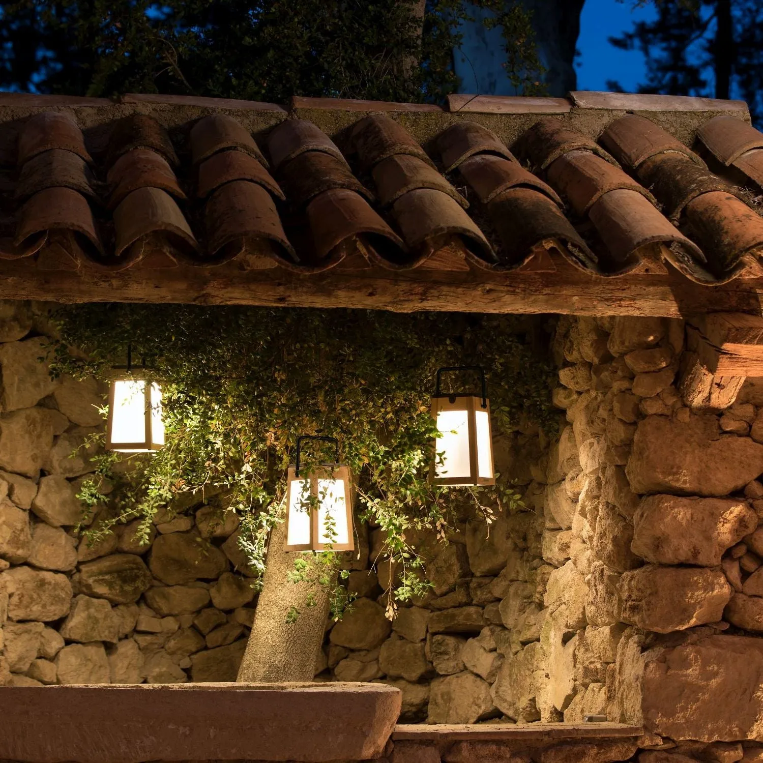 Les Jardins Tecka Solar Lantern