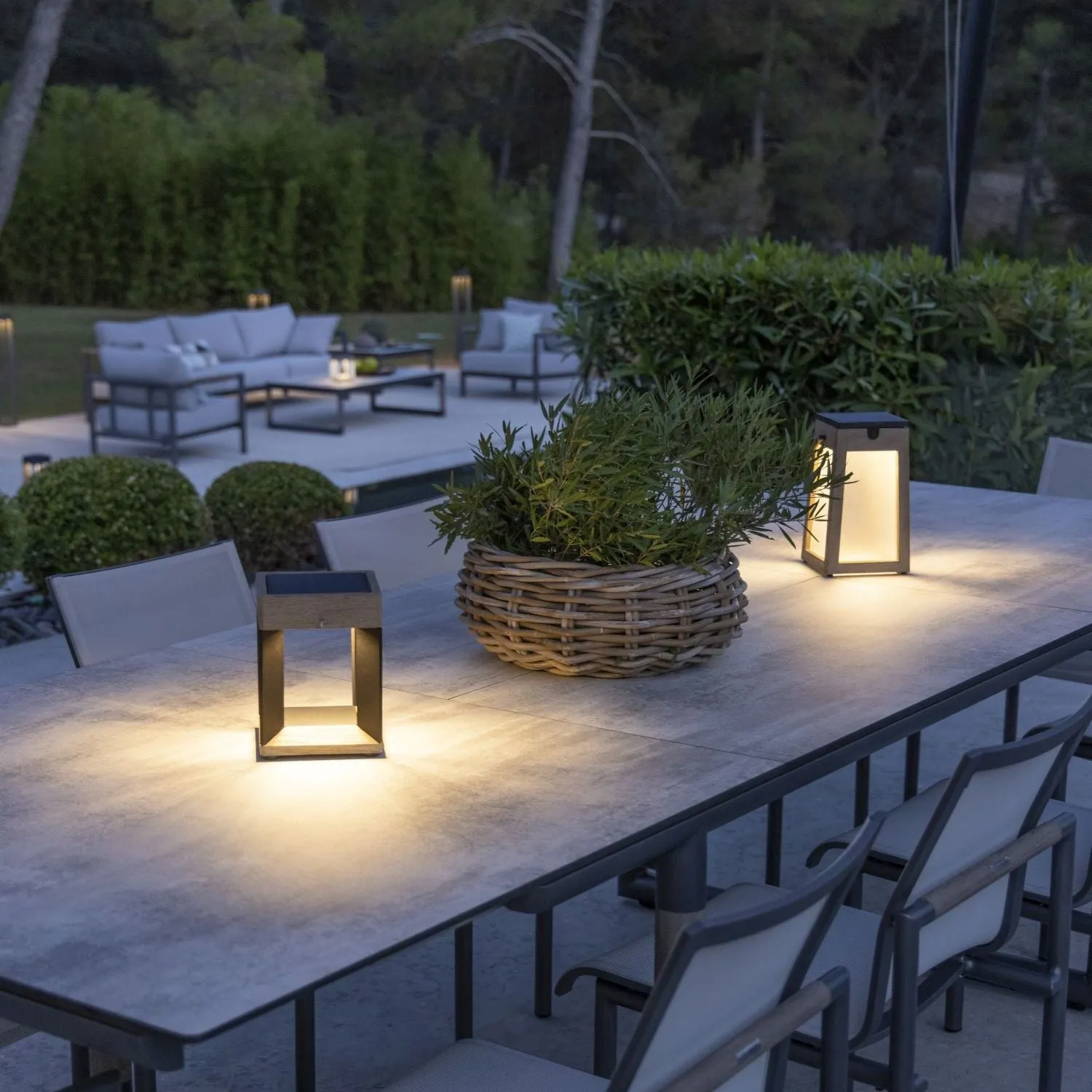 Les Jardins Tecka Solar Lantern