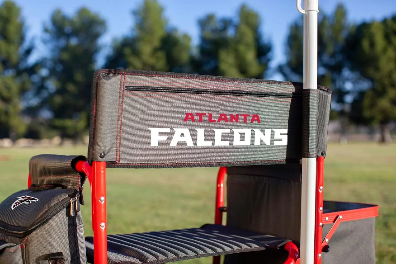 PICNIC TIME NFL Unisex-Adult NFL Fusion Camping Chair with Side Table and Soft Cooler, Beach Chair for Adults, Lawn Chair