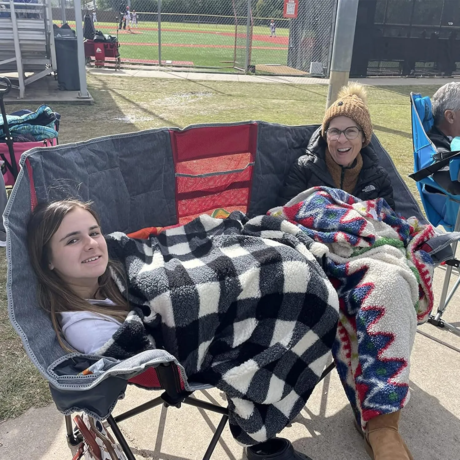 SUNNYFEEL Folding Double Camping Chair, Oversized Loveseat Chair, Heavy Duty Portable/Foldable Lawn Chair with Storage for Outside/Outdoor/Travel/Picnic, Fold Up Camp Chairs for Adults 2 People