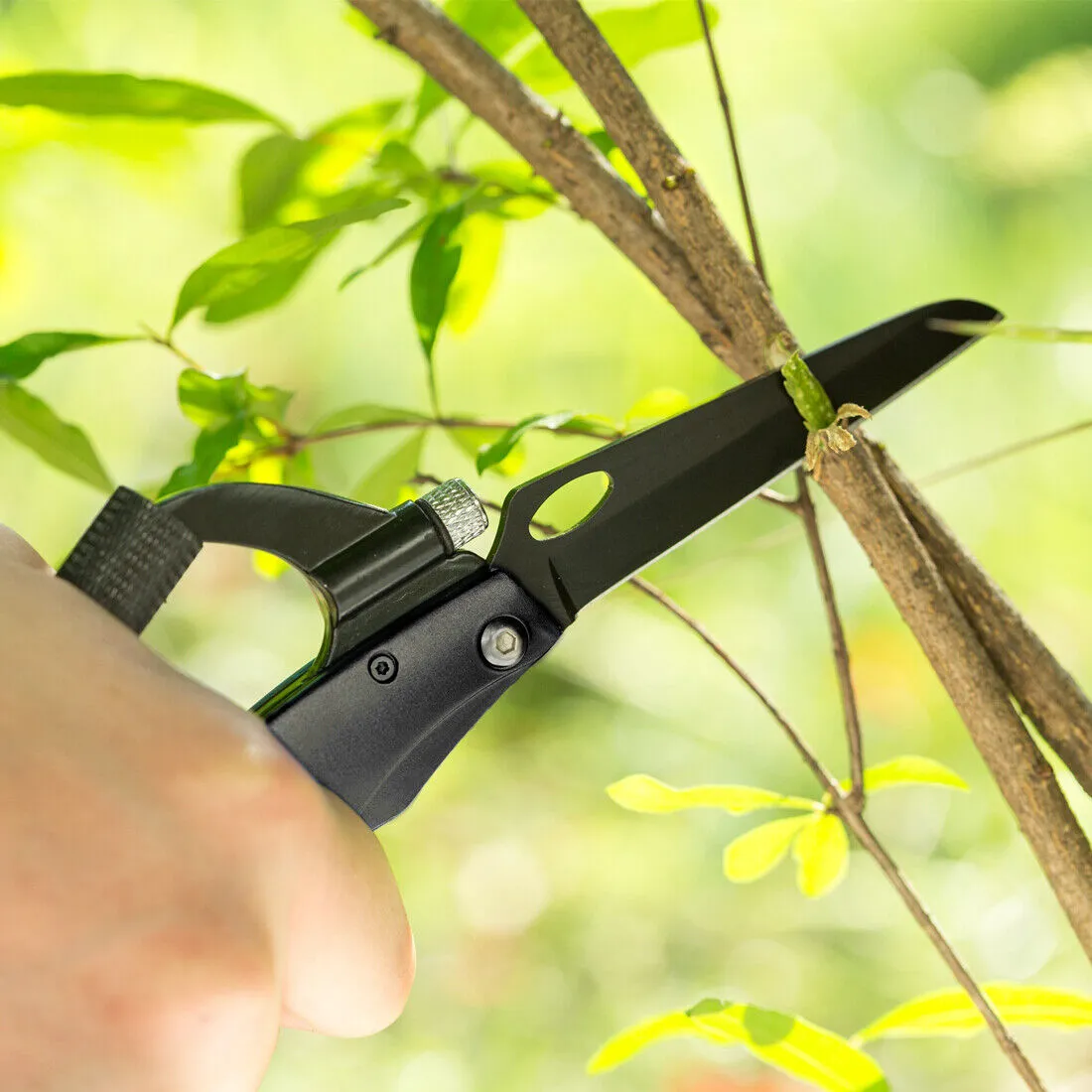 Survival Camping EDC Multi-Tool Gear Carabiner Keychain Key Holder Screwdriver