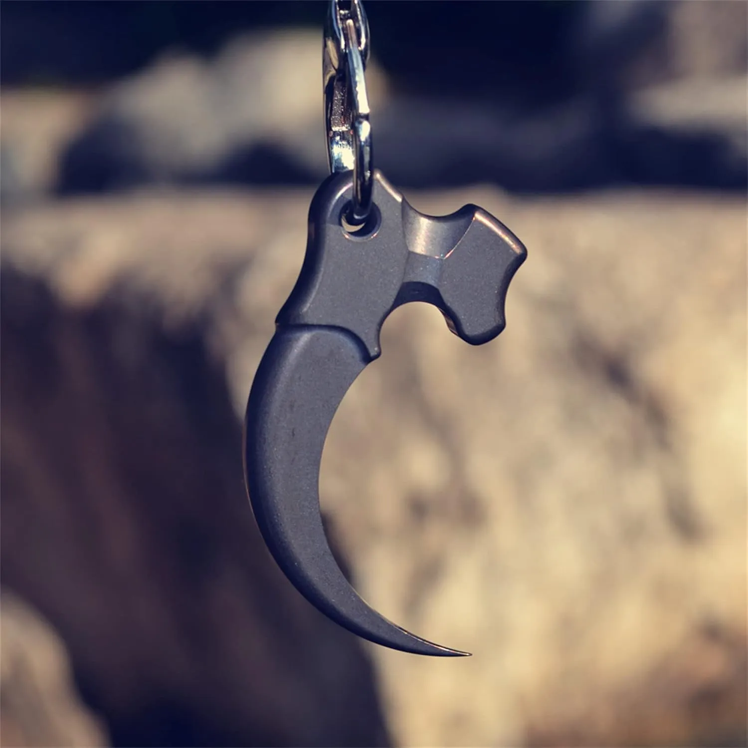 Titanium EDC Tool The Shape of Eagle Claw Multitool Camping Hiking Tactical Gear (Grey, L)