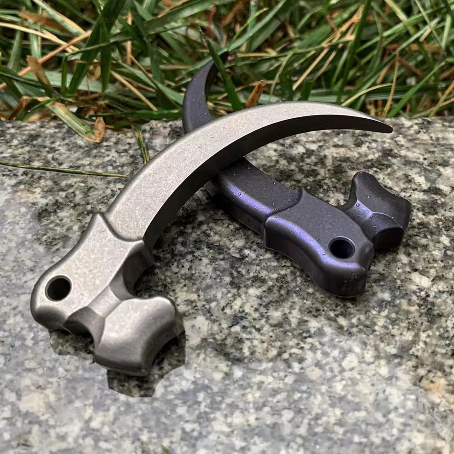 Titanium EDC Tool The Shape of Eagle Claw Multitool Camping Hiking Tactical Gear (Grey, L)