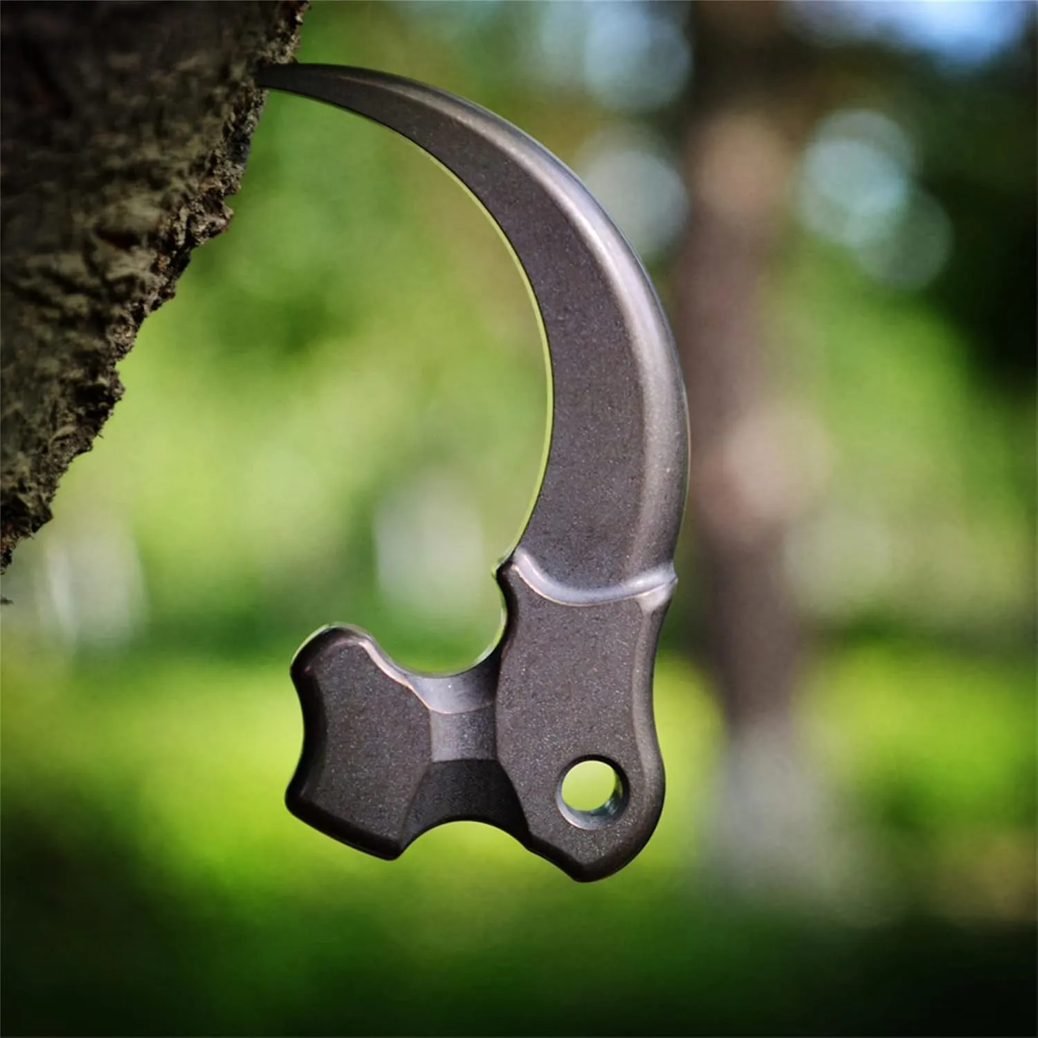 Titanium EDC Tool The Shape of Eagle Claw Multitool Camping Hiking Tactical Gear (Grey, L)